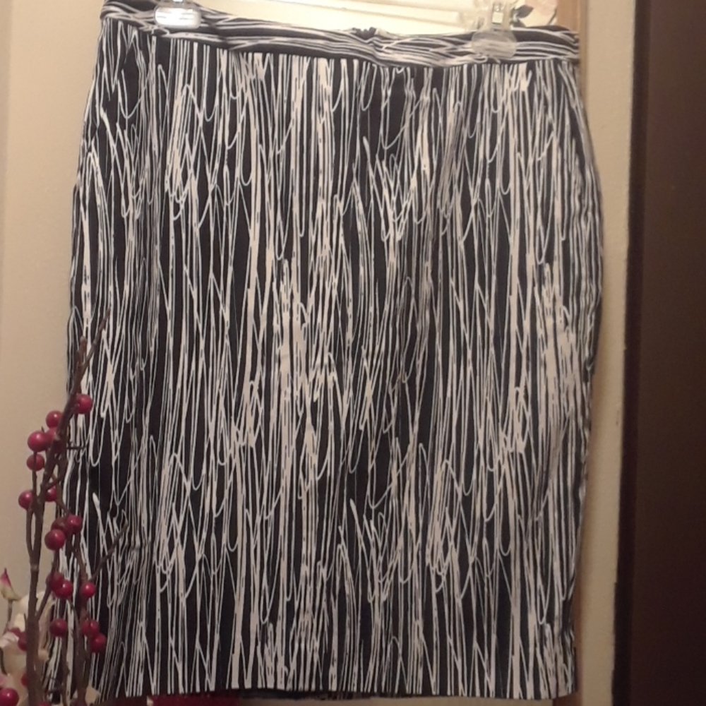 STRAIGHT SKIRT